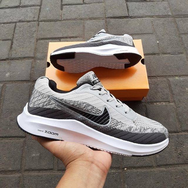 Giày Thể Thao Nike Màu Xám Thời Trang Năng Động