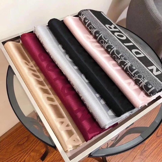 Khăn dior kèm fullbox chỉ 199k