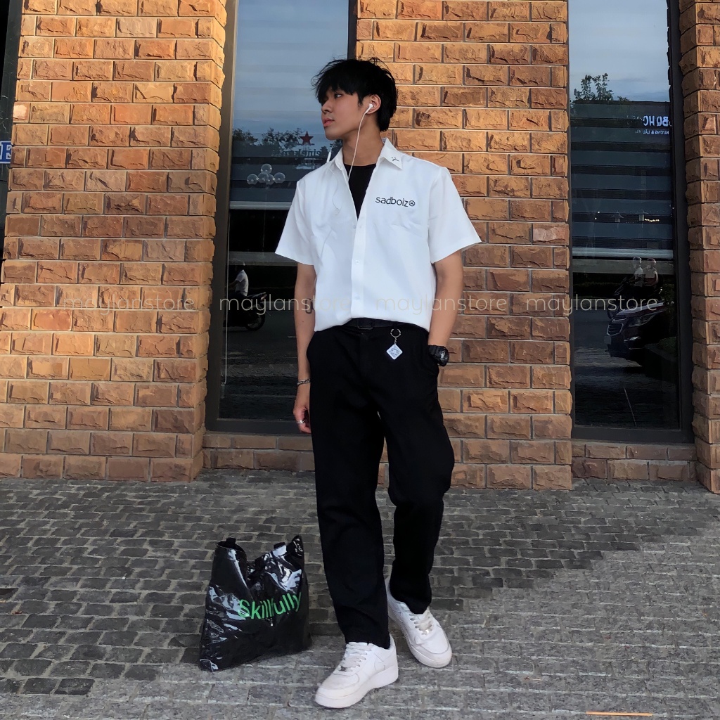 Áo Sơ Mi Tay Ngắn Nam Nữ Unisex Màu Đen thêu chữ SADBOIZ