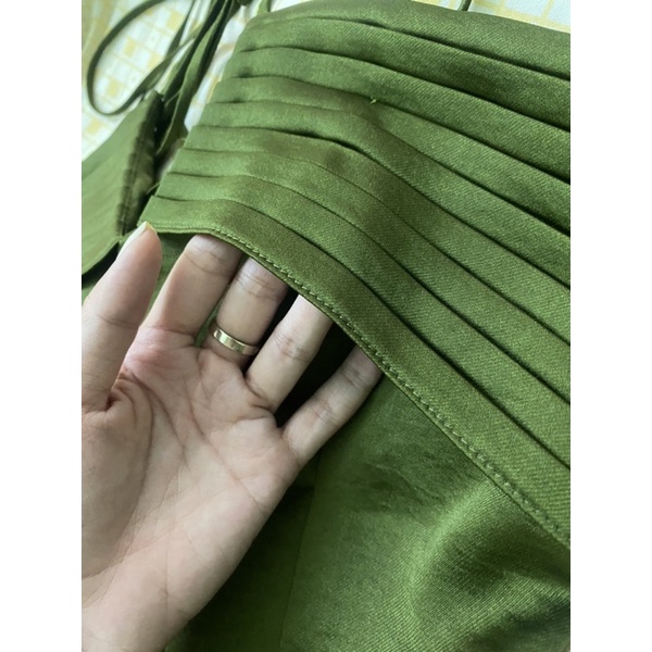 Đầm lụa xanh rêu