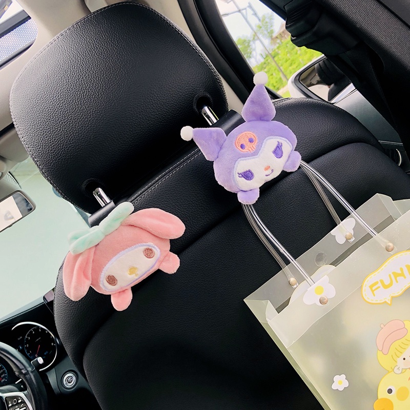 Bộ 2 Móc Treo Đồ Gắn Sau Ghế Xe Hơi Hình Kuromi Cinnamoroll Mymelody Nhồi Bông Đáng Yêu