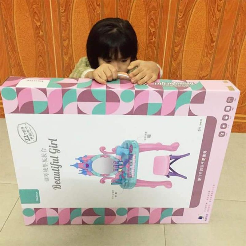 Bàn trang điểm lâu đài kèm đàn