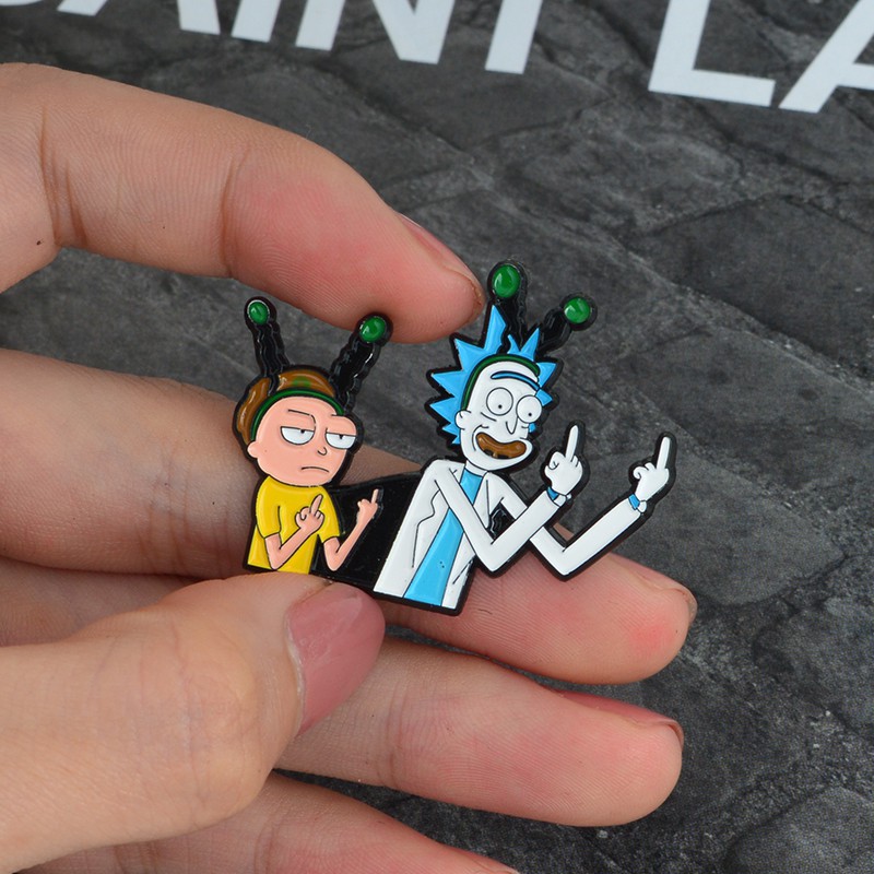 Ghim cài áo QIHE JEWELRY trang trí hình Rick and Morty ngộ nghĩnh bắt mắt