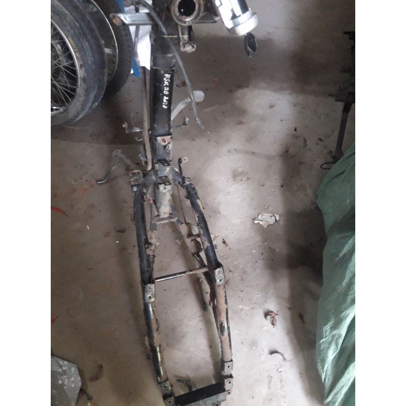 Sườn xe ws110 hay rsx110 rin rã xe.Còn nguyên xi rin,đời đầu,có trầy.