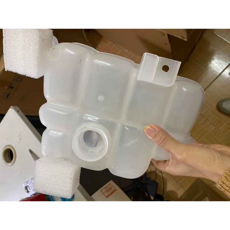 Bình nước  phụ Mazda bt50 UK0115350