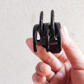 Kẹp tóc 5 răng vân nhám màu đen