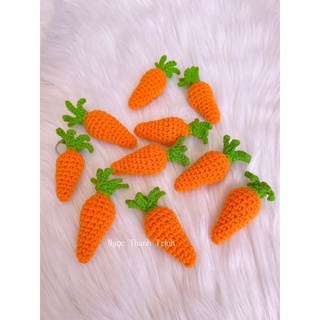 Móc khoá củ cà rốt bằng len 🥕