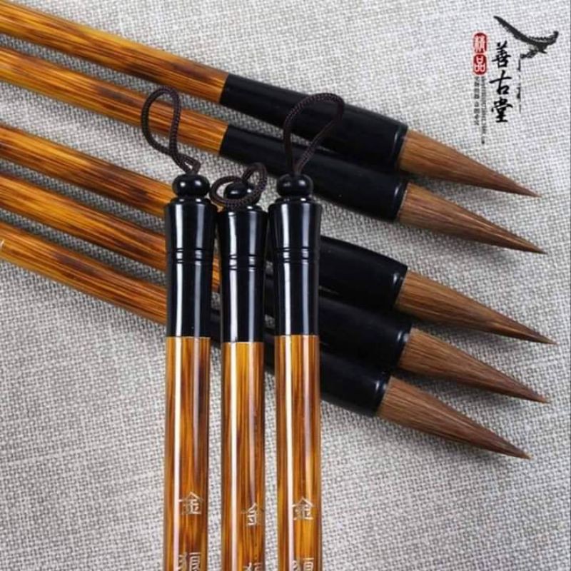 Bút lang hào lông sói, viết Thư pháp, thư họa...Tổng chiều dài 27cm,Xuất phong 3,5cm, khẩu kính 1cm Giá 30k/1 but
