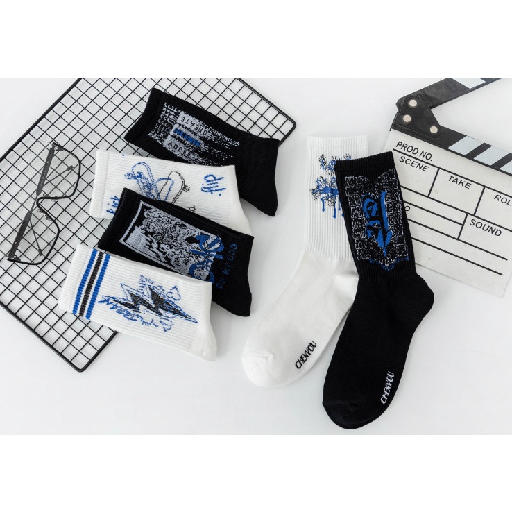 Vớ Tất hoạ tiết trắng đen cổ cao Nam Nữ phong cách thể thao, năng động.