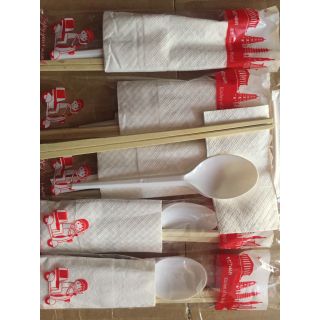 Sét bao gồm đũa tách, tăm, thìa, giấy ăn (10 bộ)
