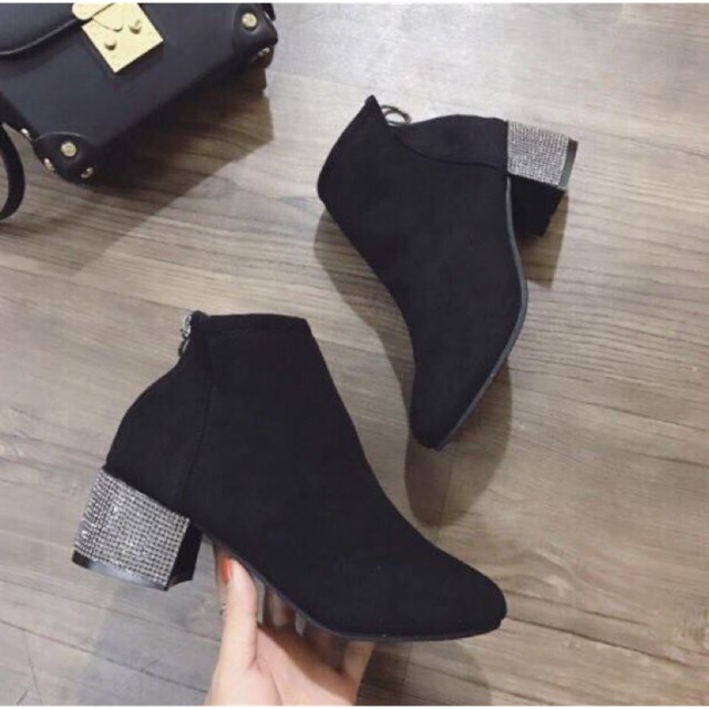 Boot gót kim tuyến