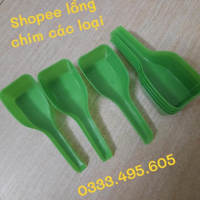 Thìa múc thúc ăn cho chim gà