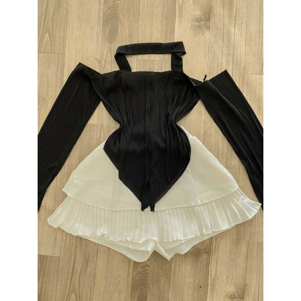 Áo kiểu siêu phong cách kèm choker sang xịn
