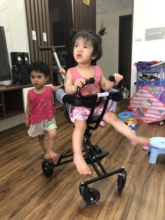 Xe đẩy thiết kế Thông minh cho bé