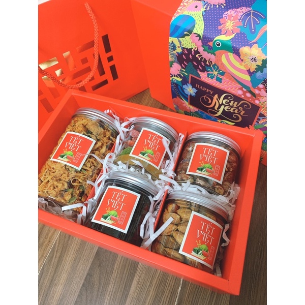 Set quà tết hạt dinh dưỡng Xuân 2022 (mứt mix, nho khô, khô gà, hạnh nhân rang bơ, hạt điều A cồ