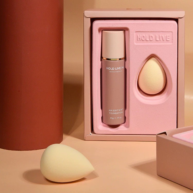 [NIKA STORY] Set kem nền Hold Live mượt mịn tự nhiên che khuyết điểm kèm mút tán nền tone 202 | BigBuy360 - bigbuy360.vn