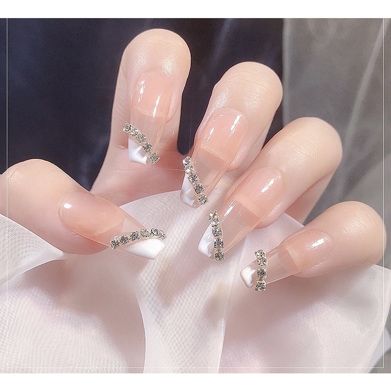 Dây xích đá trang trí móng tay