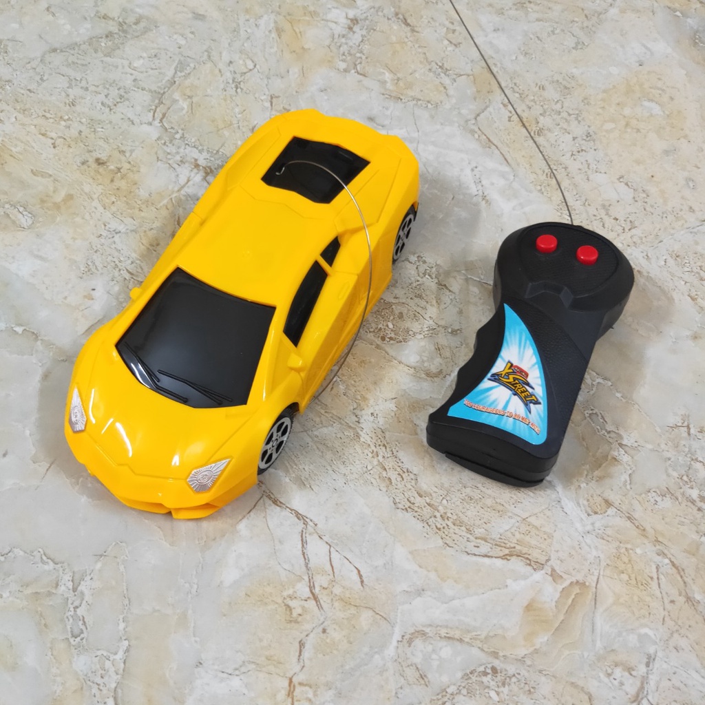 Đồ chơi Xe Mô hình Ô tô có điều khiển từ xa chạy bằng pin AA