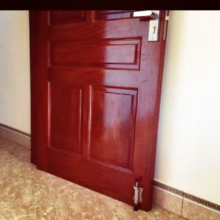 Chân hãm cửa Hoàng Long Smart
