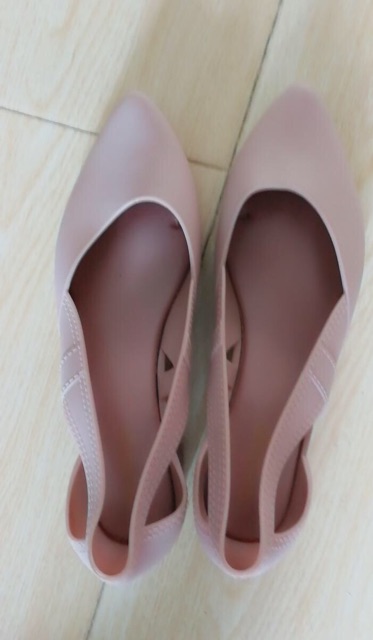 GIÀY NHỰA DẺO QUAI HẬU PHONG CÁCH THỜI TRANG QUẢNG CHÂU CAO CẤO | BigBuy360 - bigbuy360.vn