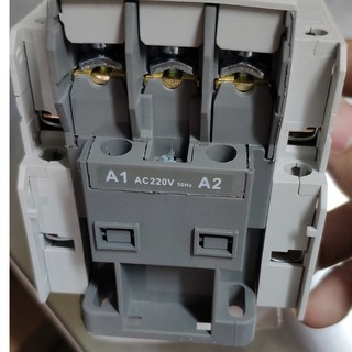 Khởi động từ MC 32a
