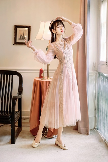 Đầm ren dài dáng xoè thêu hoạ tiết qccc