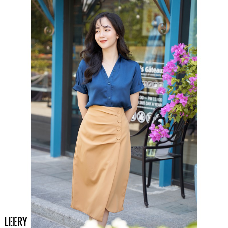 Áo sơ mi công sở nữ LEERY tay ngắn kiểu cổ đức vải lụa Hàn cao cấp màu Trắng Xanh LEERY SM-08