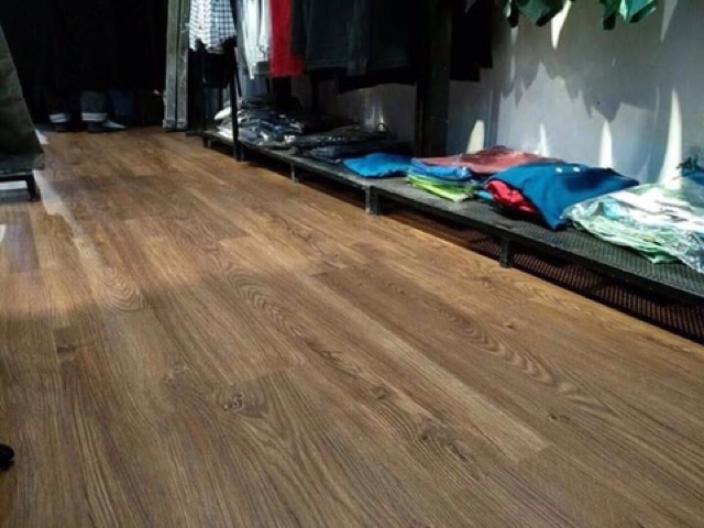 Miếng dán sàn nhà PVC giả gỗ kèm video thực tế | BigBuy360 - bigbuy360.vn