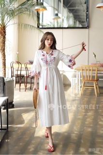 Đầm maxi thêu thổ cẩm