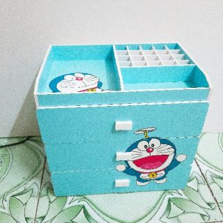 Tủ chia đồ cho bé đô rê mon 4 tầng