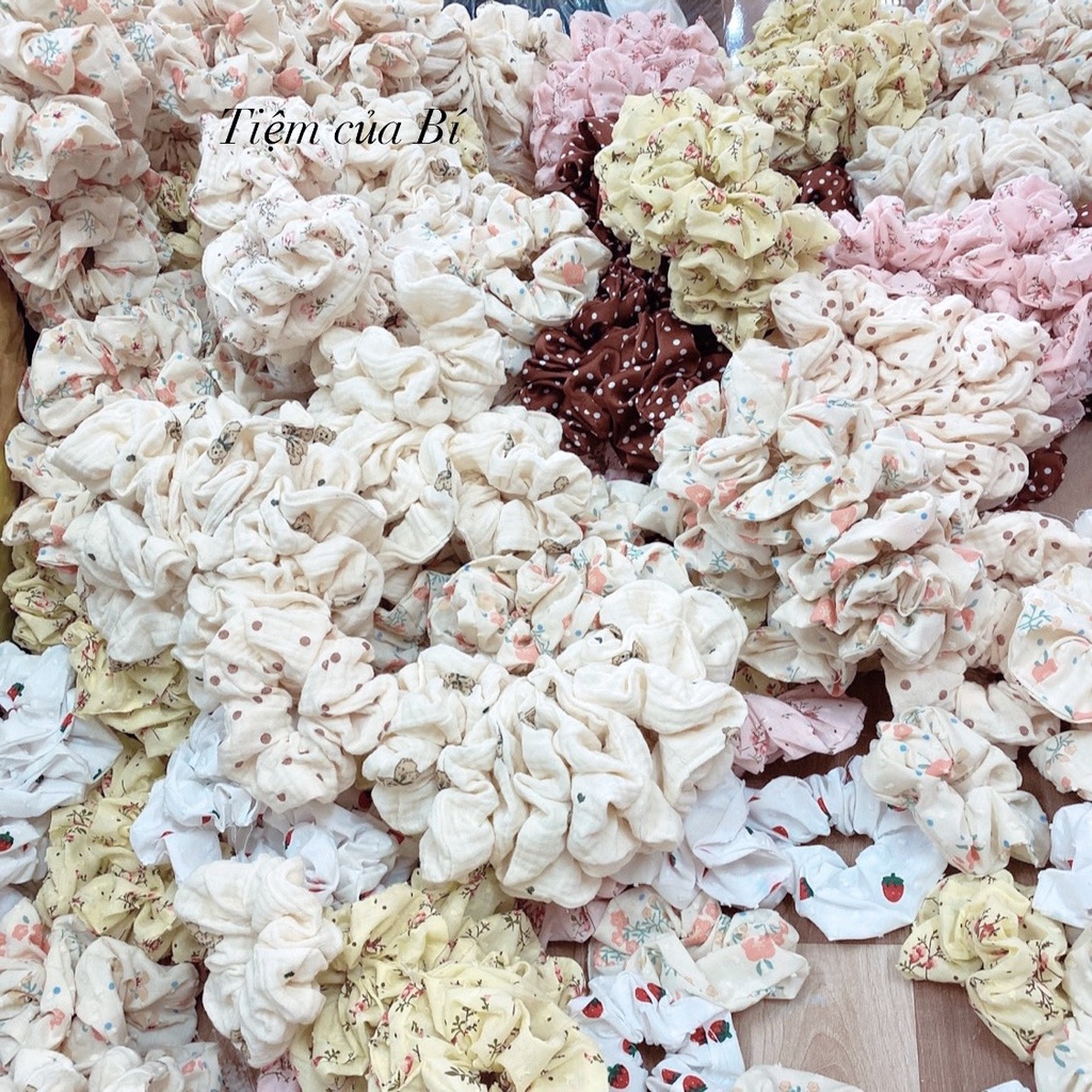 [Handmade] Scrunchies buộc tóc vải xô cao cấp họa tiết Quả dâu đỏ