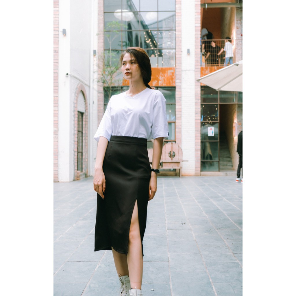 [Mã FASHIONT4MA giảm 10K đơn 50K] Áo thun trơn nam nữ tay lỡ MADELA, áo phông nữ form rộng | BigBuy360 - bigbuy360.vn