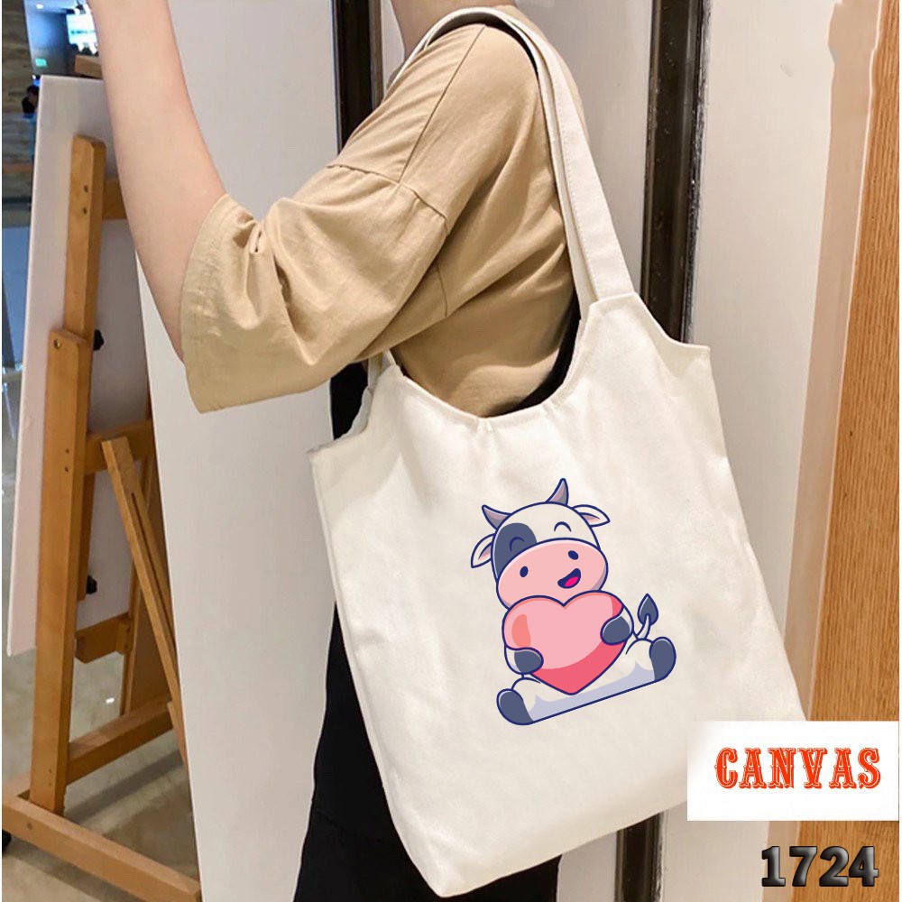 TÚI TOTE TRẮNG CHẤT VẢI CANVAS 1024 487 BÒ SỮA TRÁI TIM DỄ THƯƠNG HÀNG CHUẨN ĐẸP