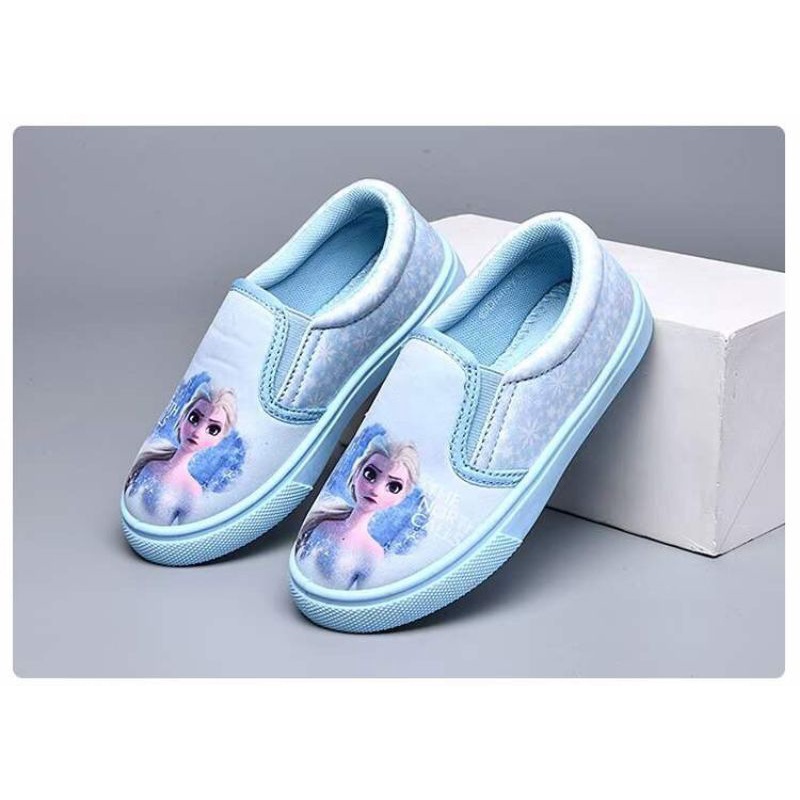 Giày xuất dư cho bé