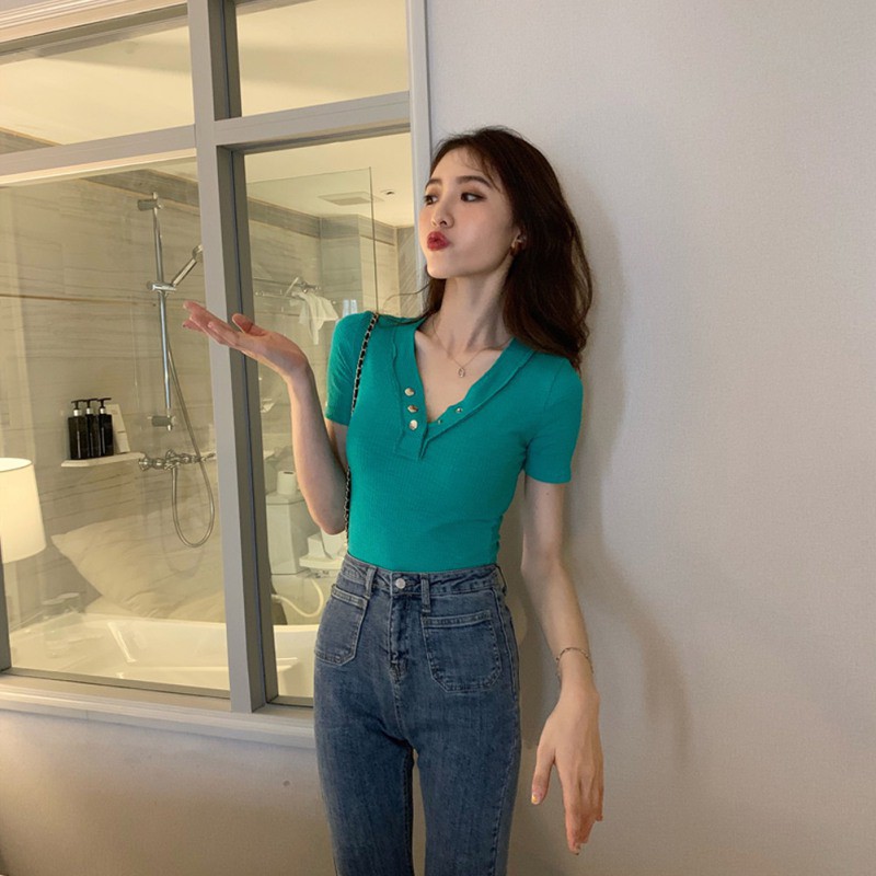 Áo dệt kim tay lỡ phối nút thiết kế cổ chữ V thanh lịch
