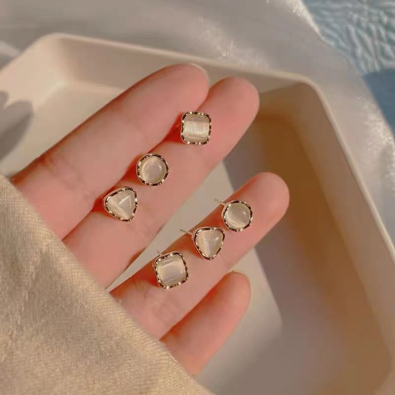 Khuyên Tai Nữ Trang Tạo Hình Độc Đáo
