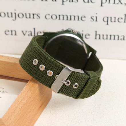 Đồng hồ thạch anh dây nylon phong cách sang trọng hàng mới dành cho bạn nam | BigBuy360 - bigbuy360.vn