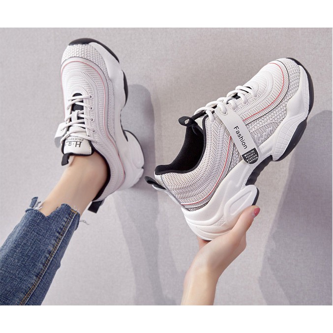 GIÀY SNEAKERS NỮ TRẺ TRUNG. ĐỘN ĐẾ 6CM TĂNG CHIỀU CAO. KIỂU DÁNG THỂ THAO SANG CHẢNH THON GỌN. | BigBuy360 - bigbuy360.vn