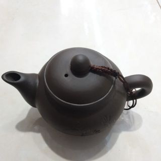 Ấm trà bát tràng đất đen