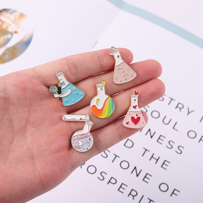 Ghim cài áo QIHE JEWELRY họa tiết hoạt hình dễ thương