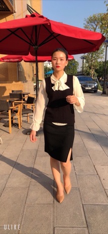 Bộ gile + chân váy + sơ mi trắng