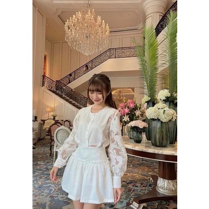 SET Áo sơ mi voan hoa tay dài kèm chân váy trắng NÀNG CLOSET
