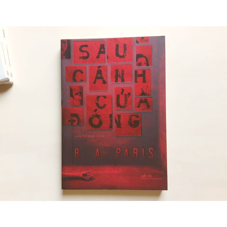 Sau cánh cửa đóng