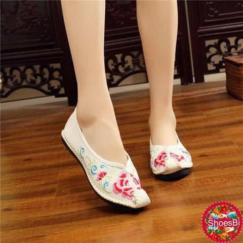 Giày vải thêu không dây (có 3 màu)