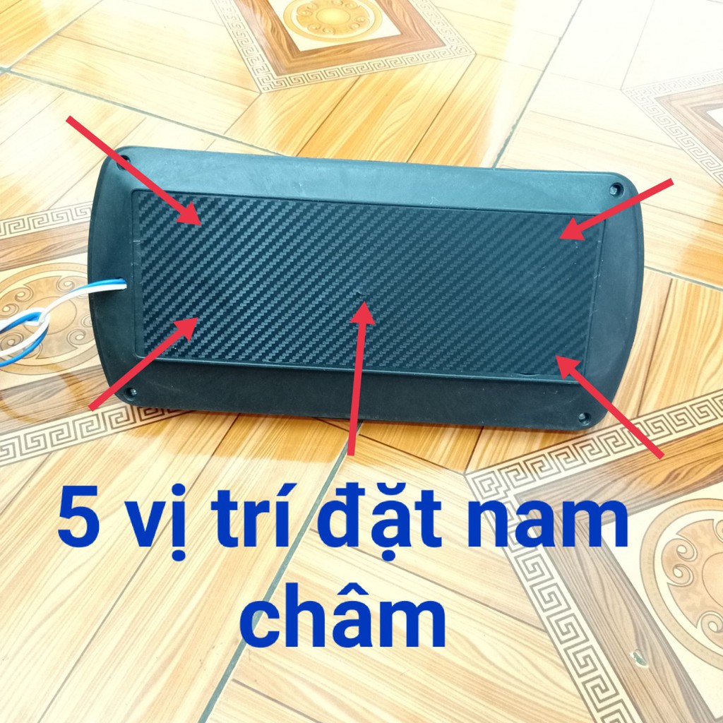 Chụp mào biển báo chữ taxi cho taxi dù tự do có đèn và đế nam châm hít nóc xe