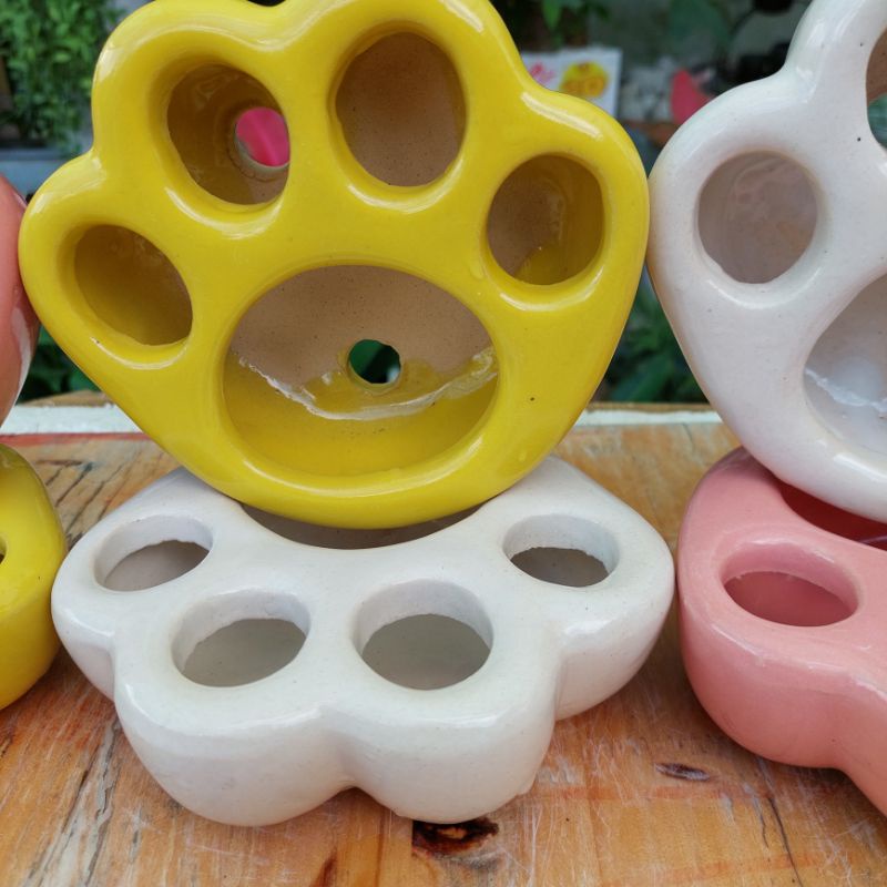 Chậu men, Chậu sen đá Bình Dương - Chân chó, lỗ bàn chân 6-7cm, lỗ móng chân 3-4cm, chiều cao 5cm