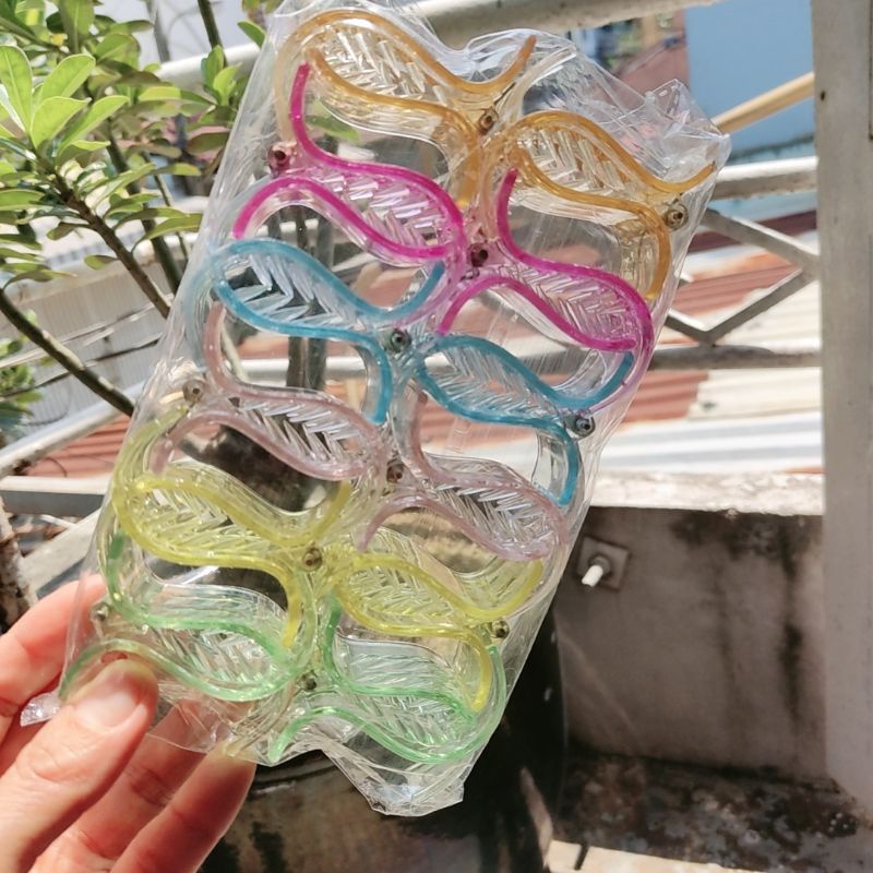 Vỉ 12 cái Kẹp càng cua 5răng nhám, bóng, nâu giá rẻ