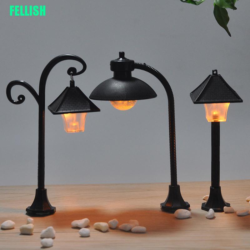 1 Mô Hình Đèn Đường Mini Trang Trí Sân Vườn