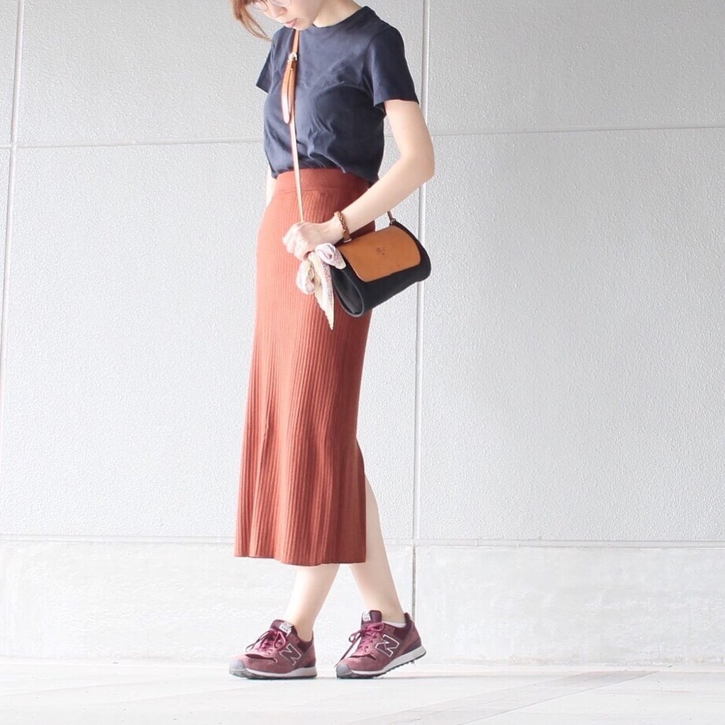 (UNIQLO Nhật chính hãng) Nữ- Chân váy bút chì dáng midi xẻ sau kẻ tăm chất thun- Woman Ribbed Skirt | BigBuy360 - bigbuy360.vn