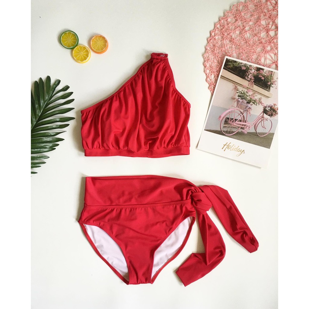 Bikini lệch vai phối khoen nữ hoàng (kèm hình thật)